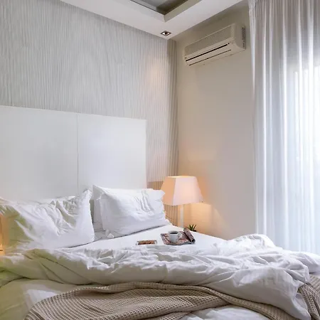 Afrodite Suites *